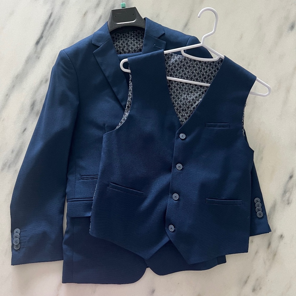 Isaac Mizrahi Boys size 14 Navy 3 Piece Suit *Brand New* without tags